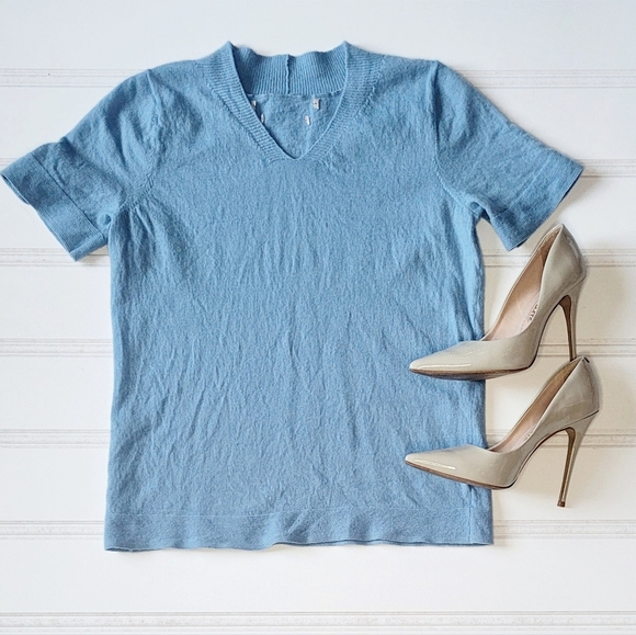 100% Extrafine Merino Wool | Light Blue Short Sleeve Sweater - Picture 2 of 5